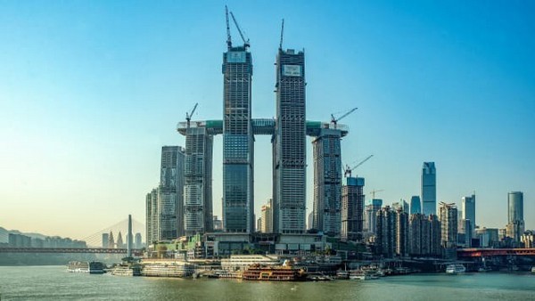Sự hoành tráng của Raffles City Chongqing được thể hiện qua tám tòa tháp chọc trời