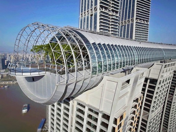 Raffles City Chongqing còn là một điểm đến giải trí và mua sắm lý tưởng