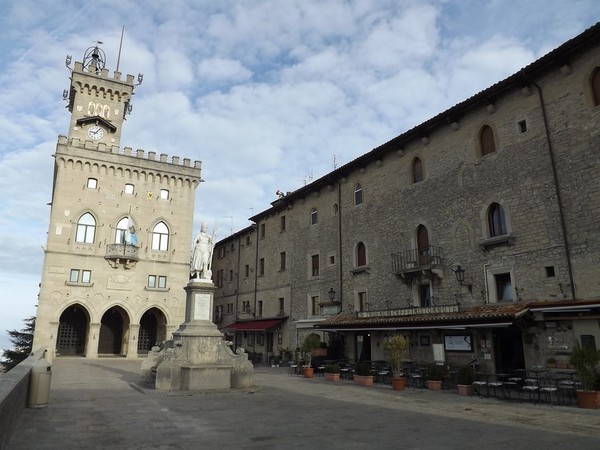 Piazza della Libertà - Quảng trường trung tâm của San Marino