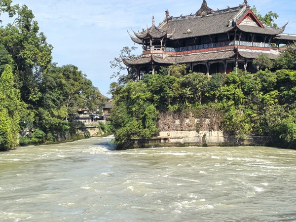 Thời điểm đẹp nhất để khám phá Sông Mân Giang là từ tháng 4 đến tháng 10