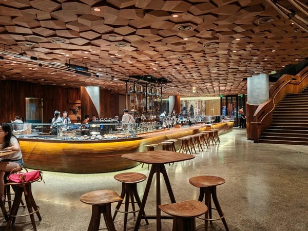 “Teavana Bar” - khu vực chuyên phục vụ trà cao cấp