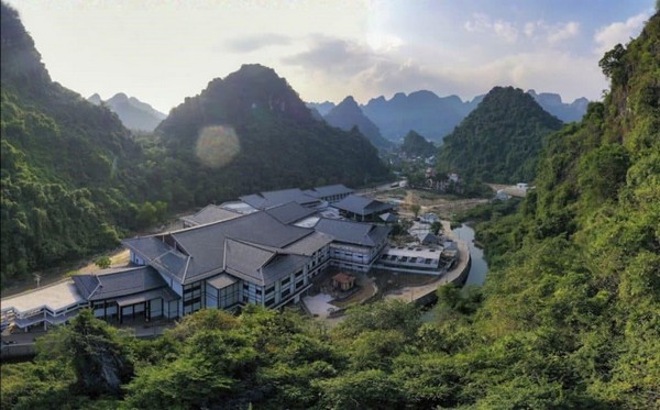Suối Khoáng Nóng Quanh Hanh nổi bật với nguồn nước khoáng nóng tự nhiên