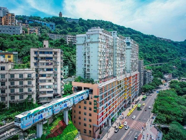 Tàu điện chạy xuyên qua khu vực dân cư, tiếng ồn và độ rung được giảm thiểu tối đa