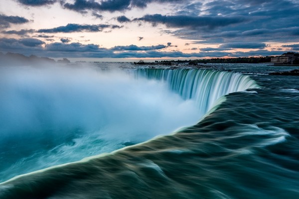 Thác nước Niagara, một trong những kỳ quan thiên nhiên nổi tiếng nhất thế giới