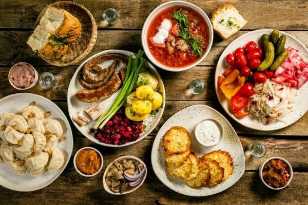 Thưởng thức các món ăn truyền thống của Nga tại các nhà hàng địa phương