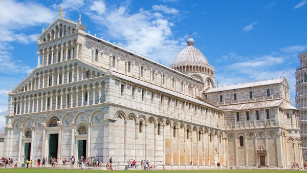 Cathedral of Pisa được thiết kế bởi kiến trúc sư Buscheto