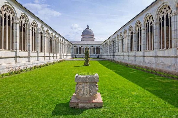 Nghĩa trang Camposanto được khởi công vào năm 1278 và hoàn thành vào năm 1464