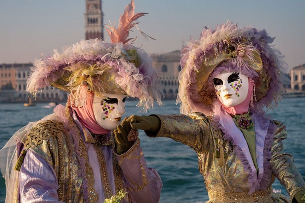 Lễ hội Venetian Carnevale, diễn ra vào tháng 2 hoặc tháng 3 hàng năm