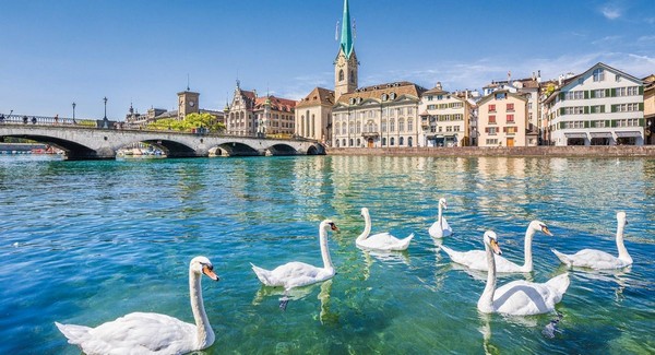 Hồ Zurich được mệnh danh là 