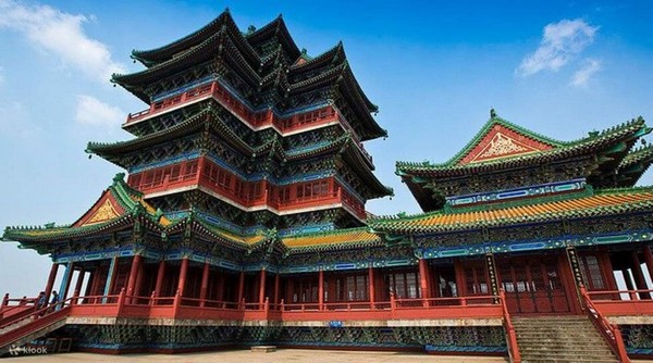 Tháp Nhạc Giang sở hữu một bố cục kiến trúc hình chữ L độc đáo