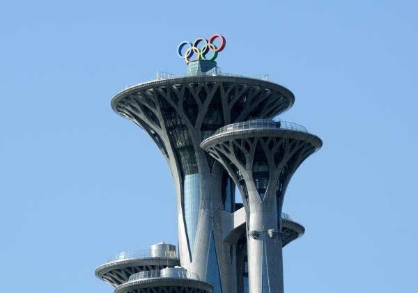 Tháp Olympic là biểu tượng cho sự phát triển và hiện đại hóa của Trung Quốc