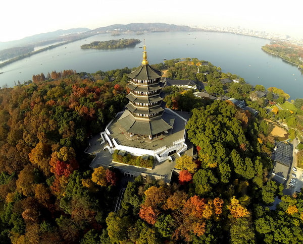 Tháp Lôi Phong được thiết kế theo phong cách thời Nam Tống