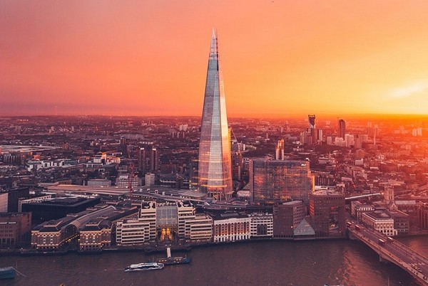 Để đến London từ Việt Nam, phương tiện phổ biến và tiện lợi nhất là máy bay