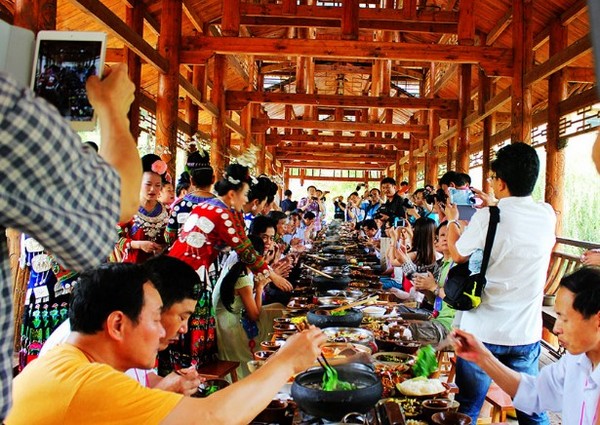 Hành trình khám phá Xijiang sẽ không trọn vẹn nếu thiếu đi trải nghiệm ẩm thực