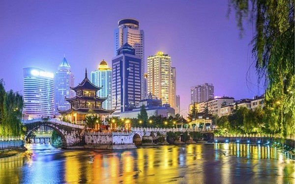 Tiểu Thất Khổng bao phủ một diện tích rộng lớn khoảng 273 km2