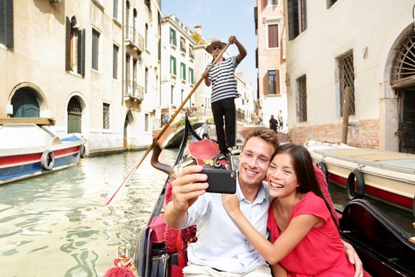 Người chèo thuyền Gondola thường là nam giới