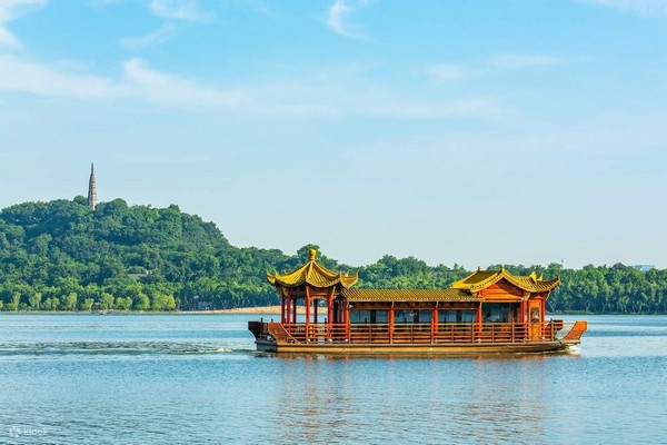 Thuyền giải trí và du ngoạn là lựa chọn hoàn hảo