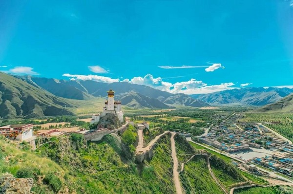 Tên gọi Tsedang bắt nguồn từ truyền thuyết cổ xưa