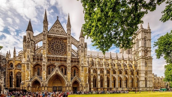 Tu viện Westminster tọa lạc phía tây Cung điện Westminster