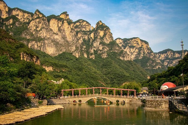 Hồ Zhuyu sở hữu làn nước trong xanh như ngọc