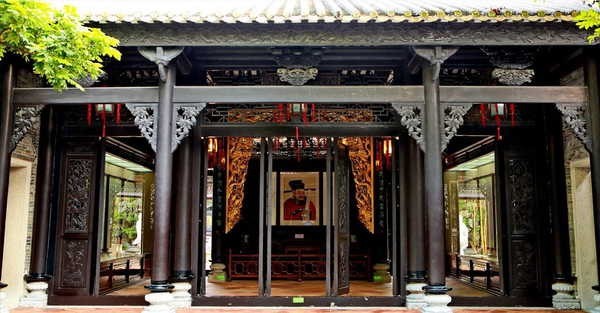 Nhà Yaji trưng bày 190 bức tranh giấy gạo độc đáo