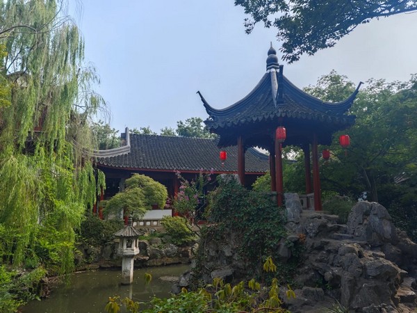 Khám phá nhiều điểm tham quan đặc sắc