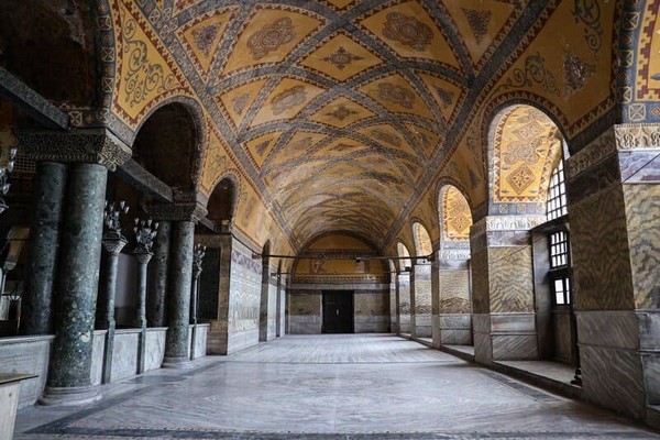 Vương Cung Thánh Đường Hagia Sophia đã trải qua nhiều giai đoạn chuyển đổi
