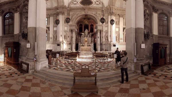 Bên trong Vương cung thánh đường Santa Maria della Salute