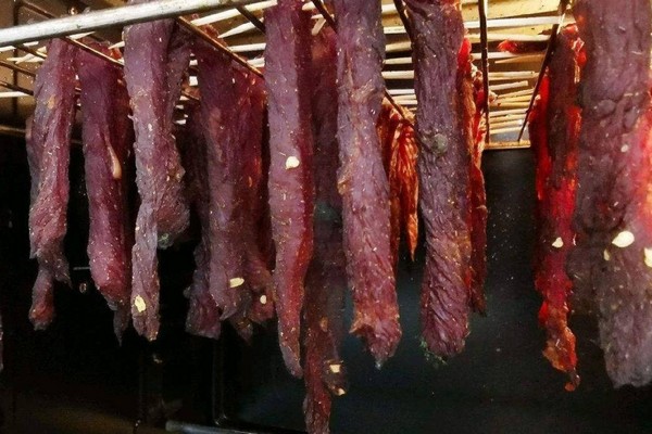 Thịt khô phơi gió là một biểu tượng không thể thiếu