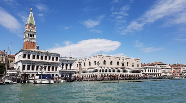 Cung điện Doge’s Palace: Khám Phá Kiệt Tác Kiến Trúc Và Lịch Sử Tại Venice