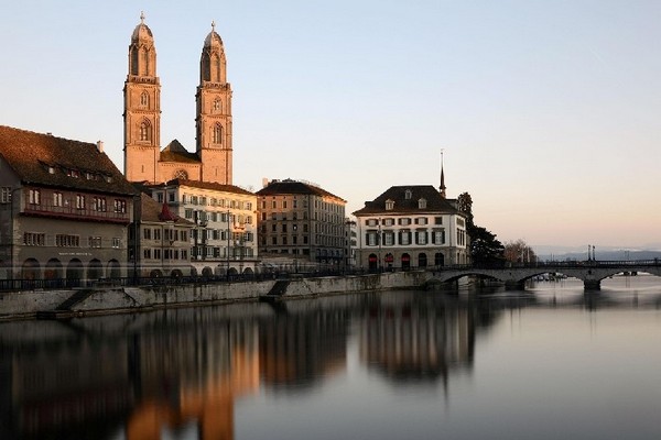 Nhà thờ Grossmünster: Biểu Tượng Tôn Giáo Vững Chãi Giữa Lòng Zurich