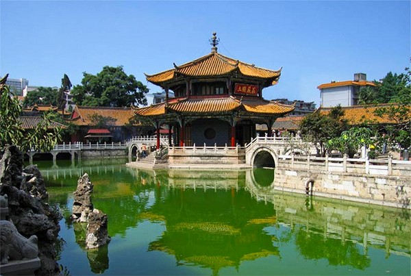 Chùa Đồng Kim Điện - Cung điện vàng giữa lòng Côn Minh 