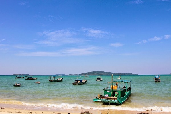 Bãi Quan Lạn là điểm đến cho những ai trân trọng vẻ đẹp hoang dại của tự nhiên