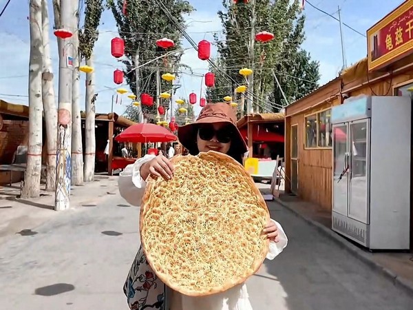 Bánh Naan Kuqa: Mỹ vị nghìn năm từ 