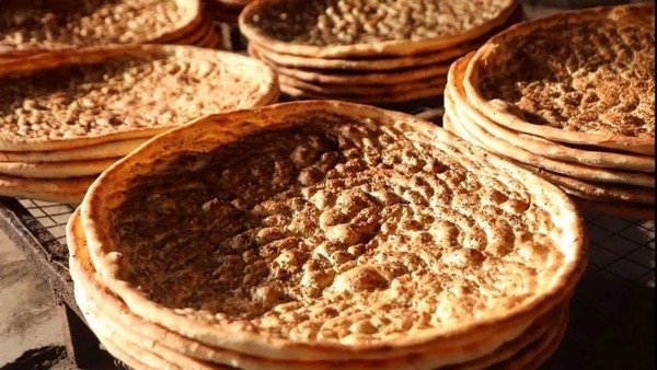 Chiêm ngưỡng Bánh Naan Kuqa kích thước khổng lồ với đường kính lên tới 60 cm