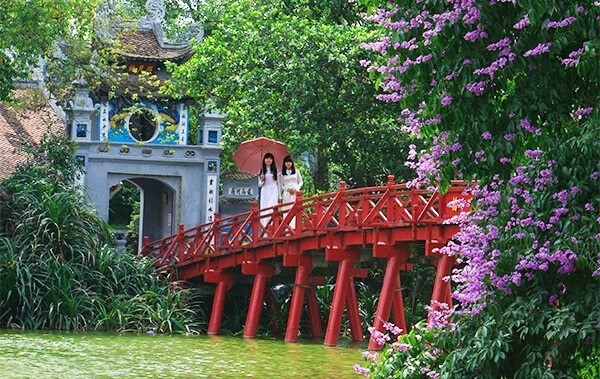 Đền Ngọc Sơn, một trong những đền thờ linh thiêng và nổi tiếng nhất tại Hà Nội