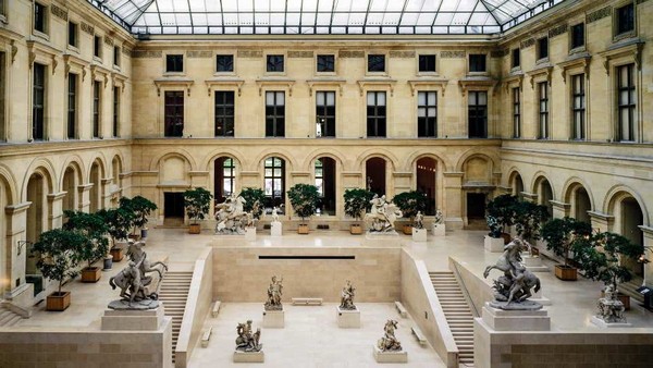 Dãy nhà Denon, mang tên vị giám đốc đầu tiên của bảo tàng Louvre