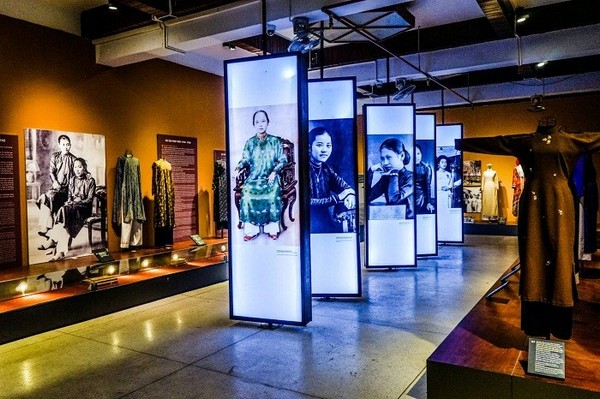 Bộ sưu tập áo dài với 65 hiện vật