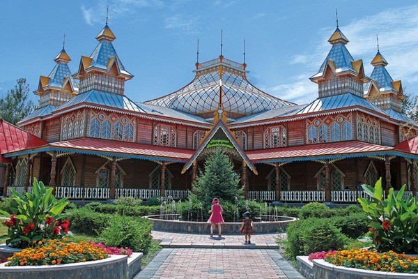 Nhà hàng Tây Golden Ring được xem là lựa chọn ẩm thực đặc sắc nhất tại đây