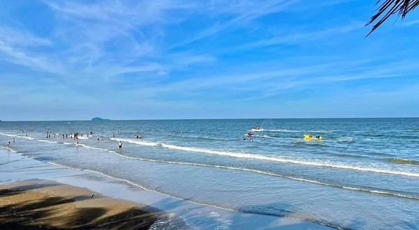 Hải Tiến sở hữu đường bờ biển dài