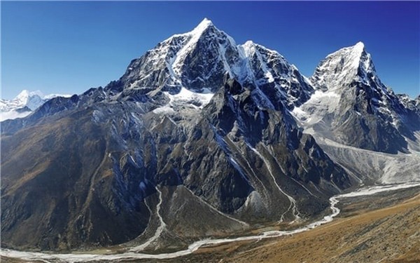 Everest giữ vững danh hiệu là đỉnh núi cao nhất thế giới