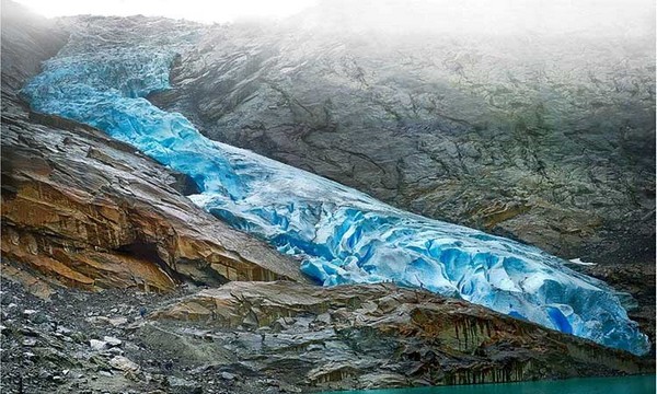 Một tuyệt tác thiên nhiên mê hoặc khác chính là Sông băng Rongbuk Glacier