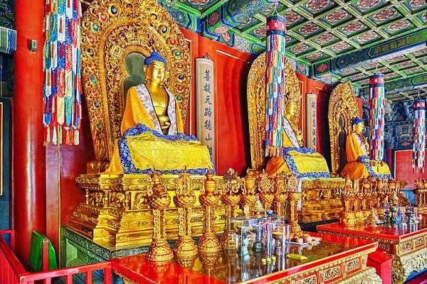 Khung cảnh xung quanh Chùa Langma mở ra một bức tranh thanh bình