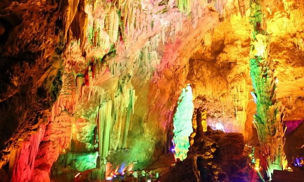 Chức Kim Động: Kỳ Quan Địa Chất Tuyệt Mỹ Giữa Lòng Quý Châu