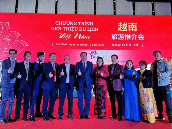 CEO Kim Lien Travel phát biểu, giới thiệu về du lịch Việt Nam