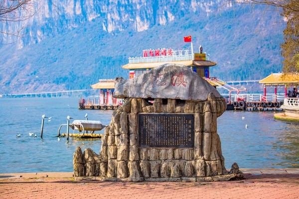 Mỗi danh lam thắng cảnh đều mang trong mình những câu chuyện