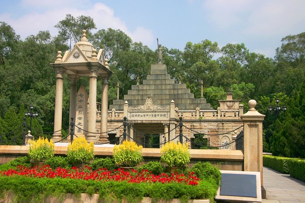 Viếng thăm công viên Hoàng Hoa Cương thiêng liêng