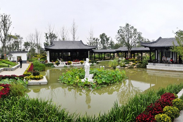 Kiến trúc chính tại Công viên Lục Bát Trịnh Châu