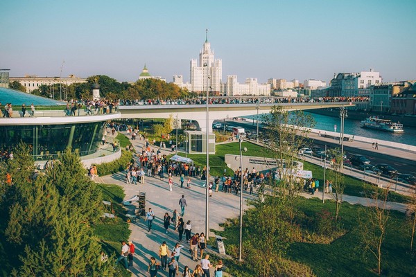 Công viên Zaryadye tọa lạc ngay bên cạnh Quảng trường Đỏ lịch sử tại thủ đô Mátxcơva