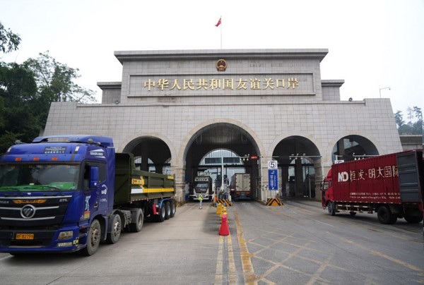 Nằm uy nghiêm tại địa phận thành phố Bằng Tường, thuộc Khu tự trị dân tộc Choang